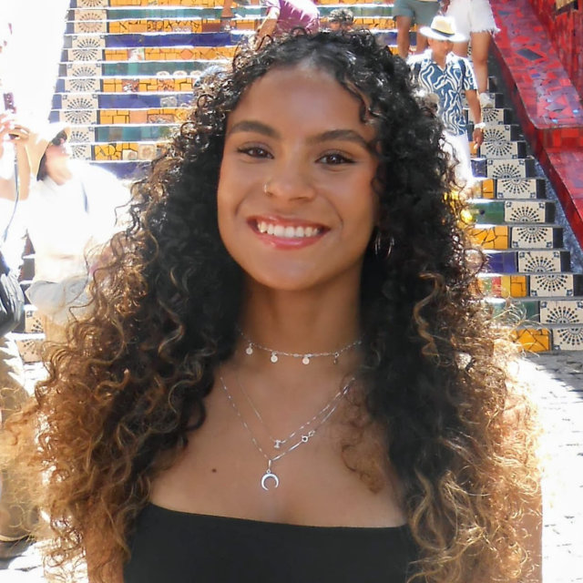 headshot-isabela-maia